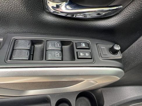 Used 2017 Nissan Titan SV image 33