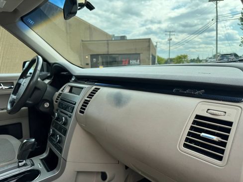 Used 2010 Ford Flex SE FWD image 25