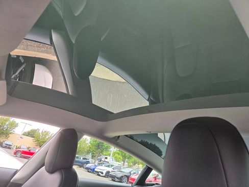 Used 2022 Tesla Model 3 Long Range AWD/4WD image 17