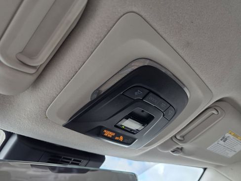 Used 2025 Toyota Corolla LE image 32