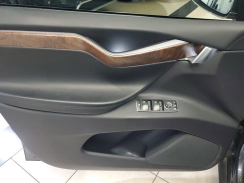 Used 2019 Tesla Model X image 19