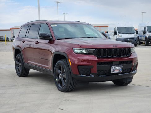 New 2025 Jeep Grand Cherokee L Altitude image 3
