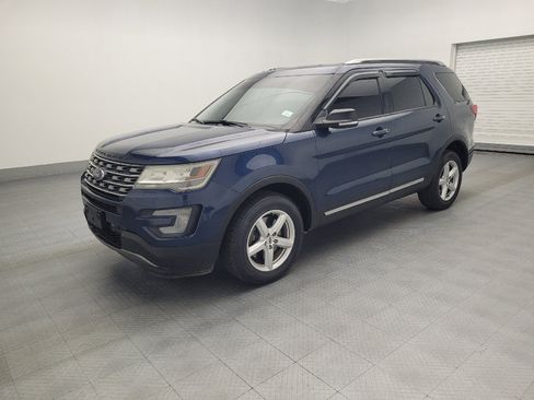 Used 2016 Ford Explorer XLT w/ Equipment Group 202A image 2