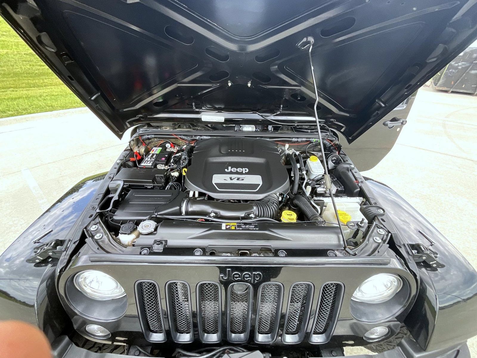 Used 2017 Jeep Wrangler Unlimited Sahara AWD/4WD image 24