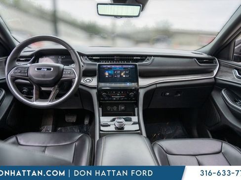 Used 2024 Jeep Grand Cherokee L Limited w/ Luxury Tech Group II AWD/4WD image 3