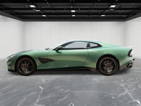Used 2025 Aston Martin Vanquish V12 image 3