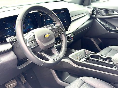 Used 2025 Chevrolet Equinox LT w/ Convenience Package II FWD image 12