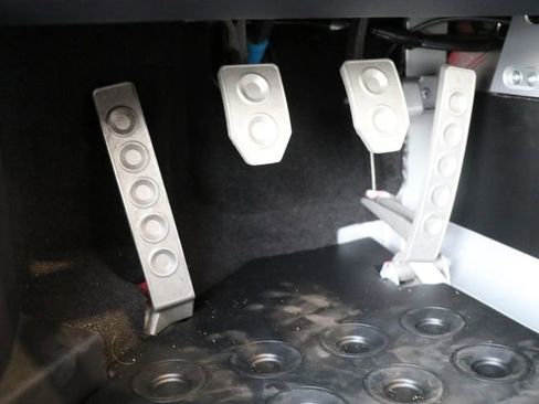 Used 2005 Ford GT image 17