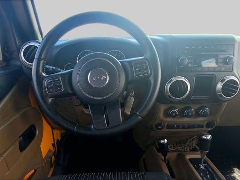 Used 2012 Jeep Wrangler Unlimited Rubicon w/ Connectivity Group AWD/4WD image 5