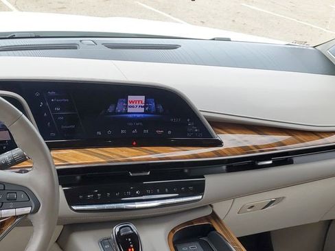 Used 2024 Cadillac Escalade Sport Platinum AWD/4WD image 25
