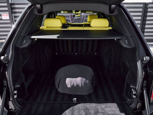 Used 2022 Rolls-Royce Cullinan Black Badge w/ Dark Exterior Package image 18