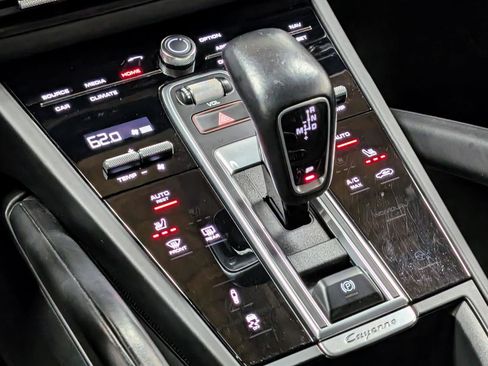 Used 2020 Porsche Cayenne Turbo image 29