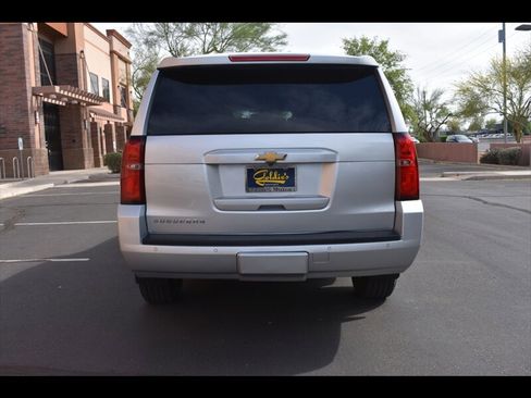 Used 2016 Chevrolet Suburban LT w/ Luxury Package image 9