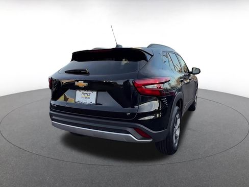 Used 2025 Chevrolet Trax LT image 12