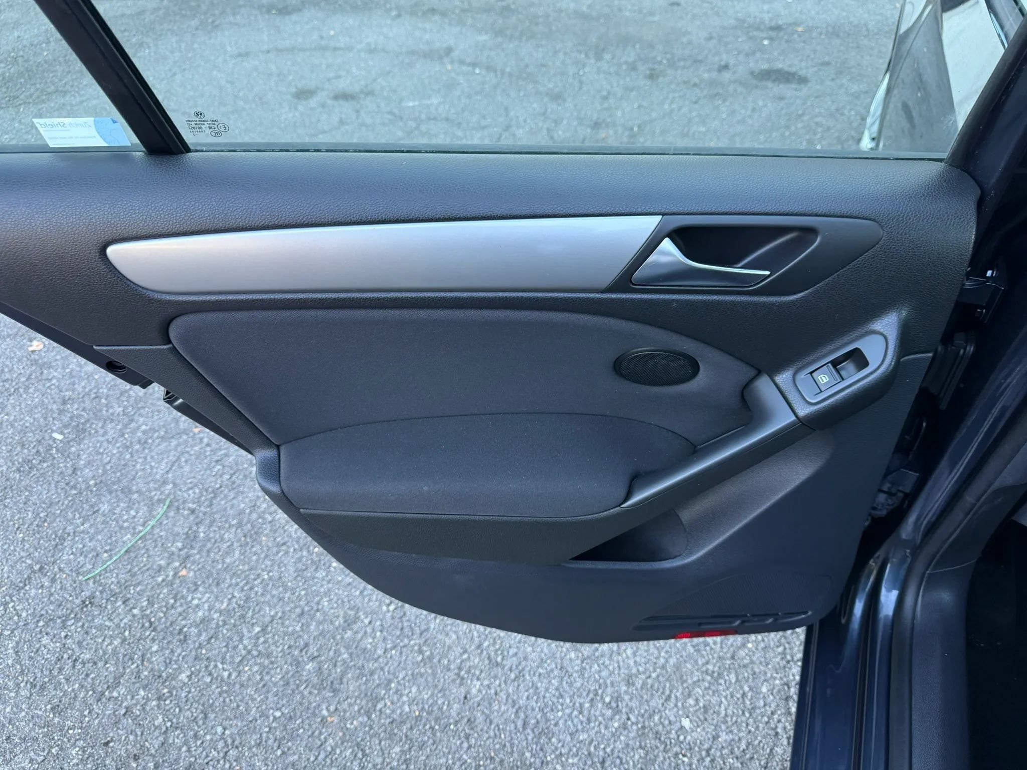 Used 2013 Volkswagen Golf 4-Door FWD image 23