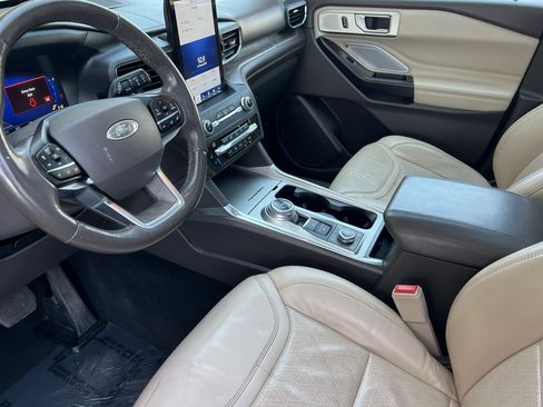 Used 2020 Ford Explorer Platinum w/ Premium Technology Package image 10