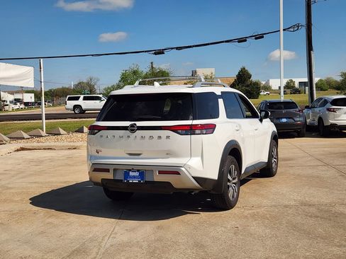 Used 2025 Nissan Pathfinder SL image 7