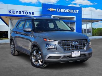 Used 2025 Hyundai Venue SEL video 1