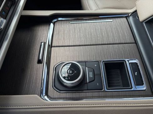 Used 2024 Ford Expedition Max Limited image 11