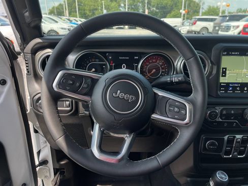 Used 2023 Jeep Gladiator Overland w/ Cold Weather Group AWD/4WD image 25
