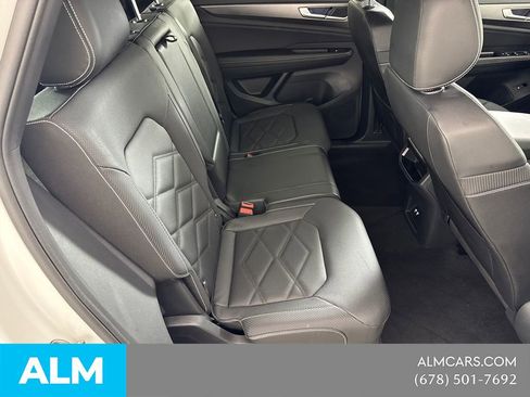 Used 2025 Volkswagen Atlas Cross Sport SE image 19