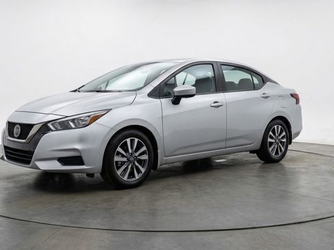 Used 2025 Nissan Versa SV image 3