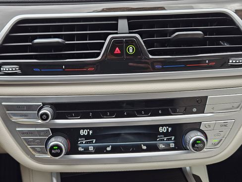 Used 2022 BMW 740i w/ Premium Package image 18