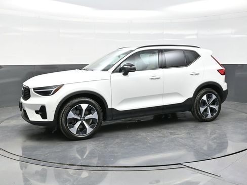 Certified 2026 Volvo XC40 B5 Plus w/ Protection Package Premier AWD/4WD image 3