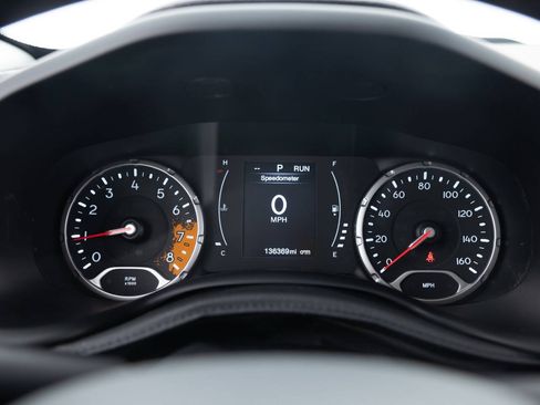 Used 2016 Jeep Renegade Latitude FWD image 32