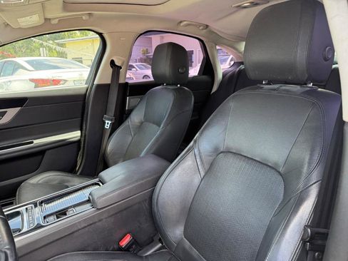 Used 2017 Jaguar XF Prestige image 10