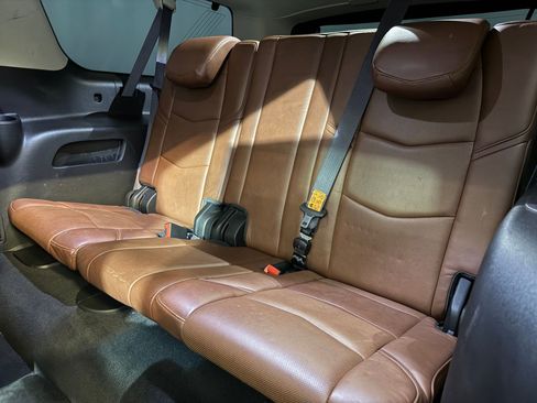 Used 2016 Cadillac Escalade ESV Luxury image 40