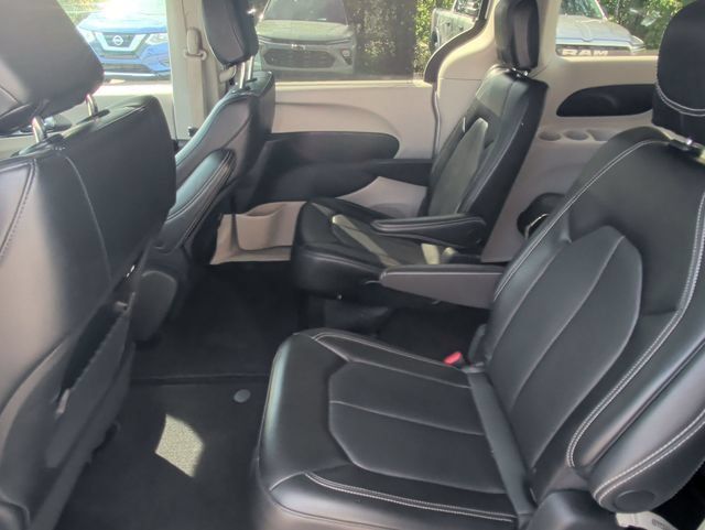 Used 2024 Chrysler Pacifica Touring-L FWD image 26