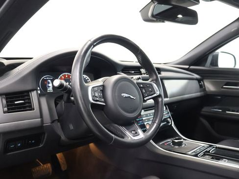Used 2018 Jaguar XF First Edition image 15
