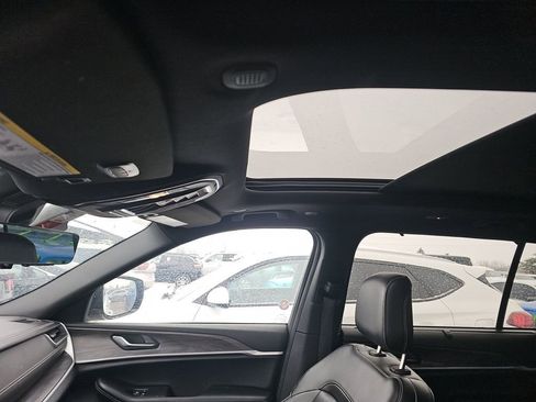 Used 2024 Jeep Grand Cherokee L Limited w/ Luxury Tech Group II image 8