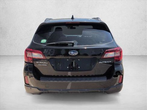 Used 2017 Subaru Outback 2.5i Touring AWD/4WD image 7