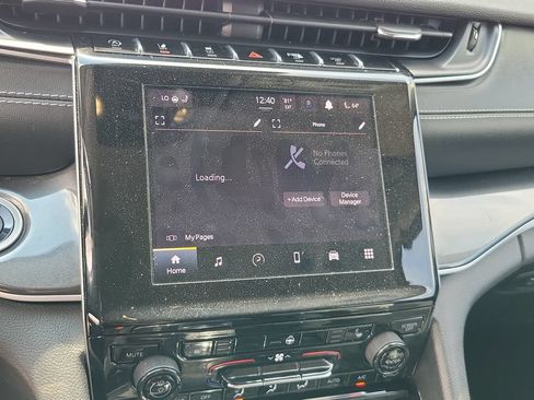 Used 2022 Jeep Grand Cherokee Laredo w/ Luxury Tech Group I AWD/4WD image 25