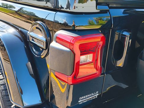 Used 2023 Jeep Wrangler High Altitude image 29