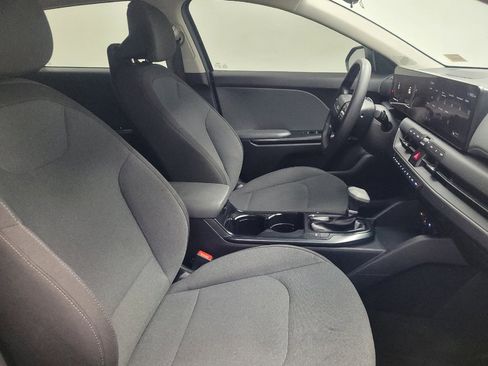 Used 2025 Kia K4 FWD image 21