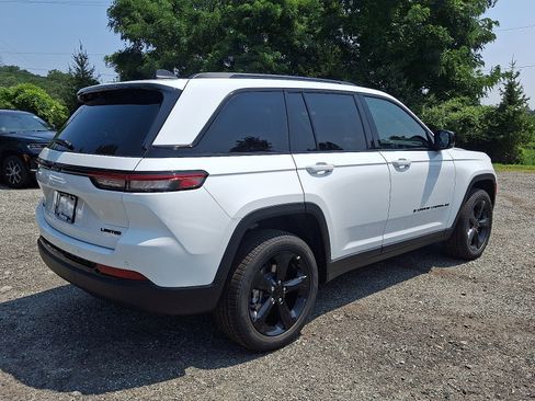 New 2025 Jeep Grand Cherokee Limited w/ Black Appearance Package image 4