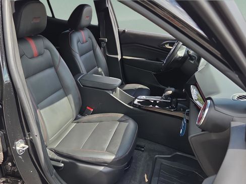 Used 2024 Chevrolet Trax RS w/ Sunroof Package FWD image 15