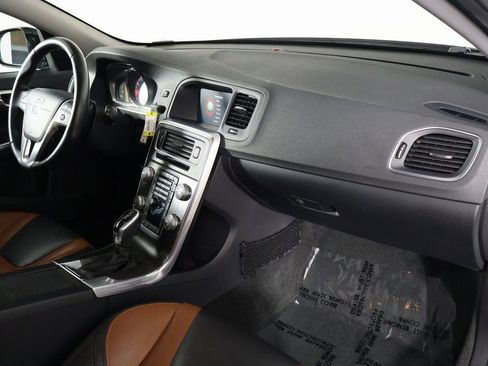 Used 2016 Volvo V60 T5 Cross Country w/ Convenience Package image 9