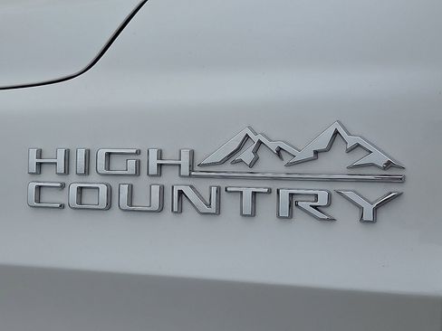 Used 2023 Chevrolet Tahoe High Country AWD/4WD image 9