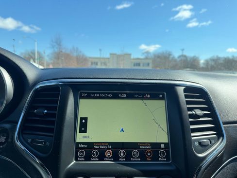 Used 2018 Jeep Grand Cherokee Limited image 14