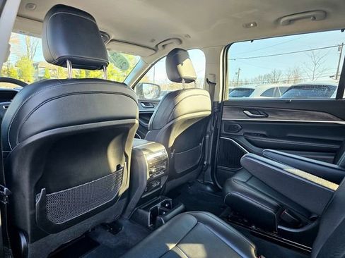 Used 2023 Jeep Grand Cherokee L Limited w/ Luxury Tech Group II image 26