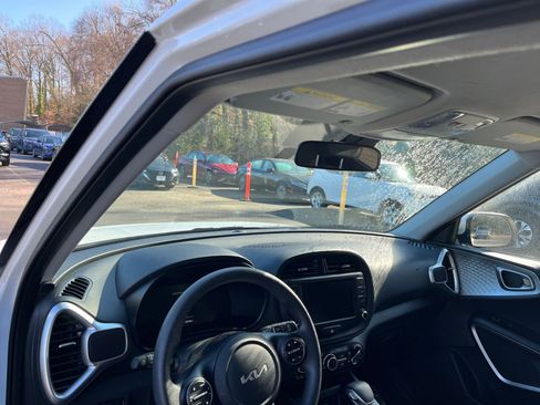 Used 2025 Kia Soul LX w/ LX Technology Package image 31