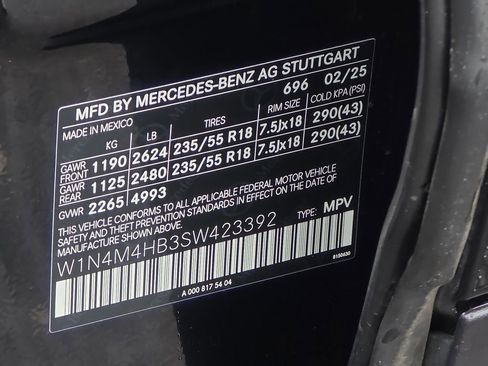 Used 2025 Mercedes-Benz GLB 250 4MATIC image 39