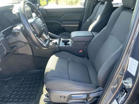 Used 2025 Toyota 4Runner SR5 AWD/4WD image 10