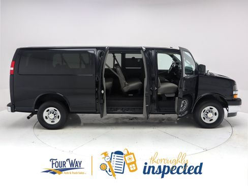 Used 2024 Chevrolet Express 3500 LT w/ LT Preferred Equipment Group RWD image 3