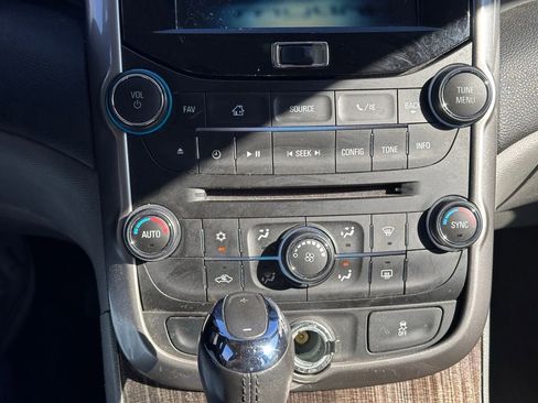 Used 2015 Chevrolet Malibu LT image 28