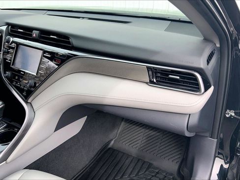 Used 2020 Toyota Camry SE w/ Convenience Package image 15